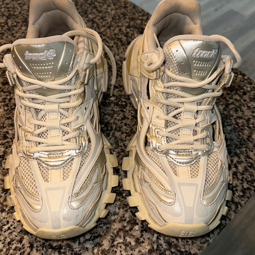Track2 Balenciaga Sneaker Size 39 White with extra pair of laces & bag carrier